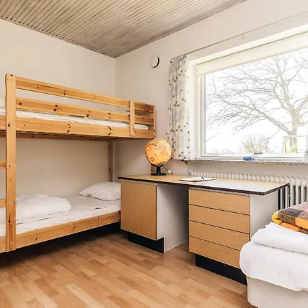 8 Person In * Harpelunde